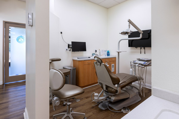 Dental treatment room with chairs and monitor